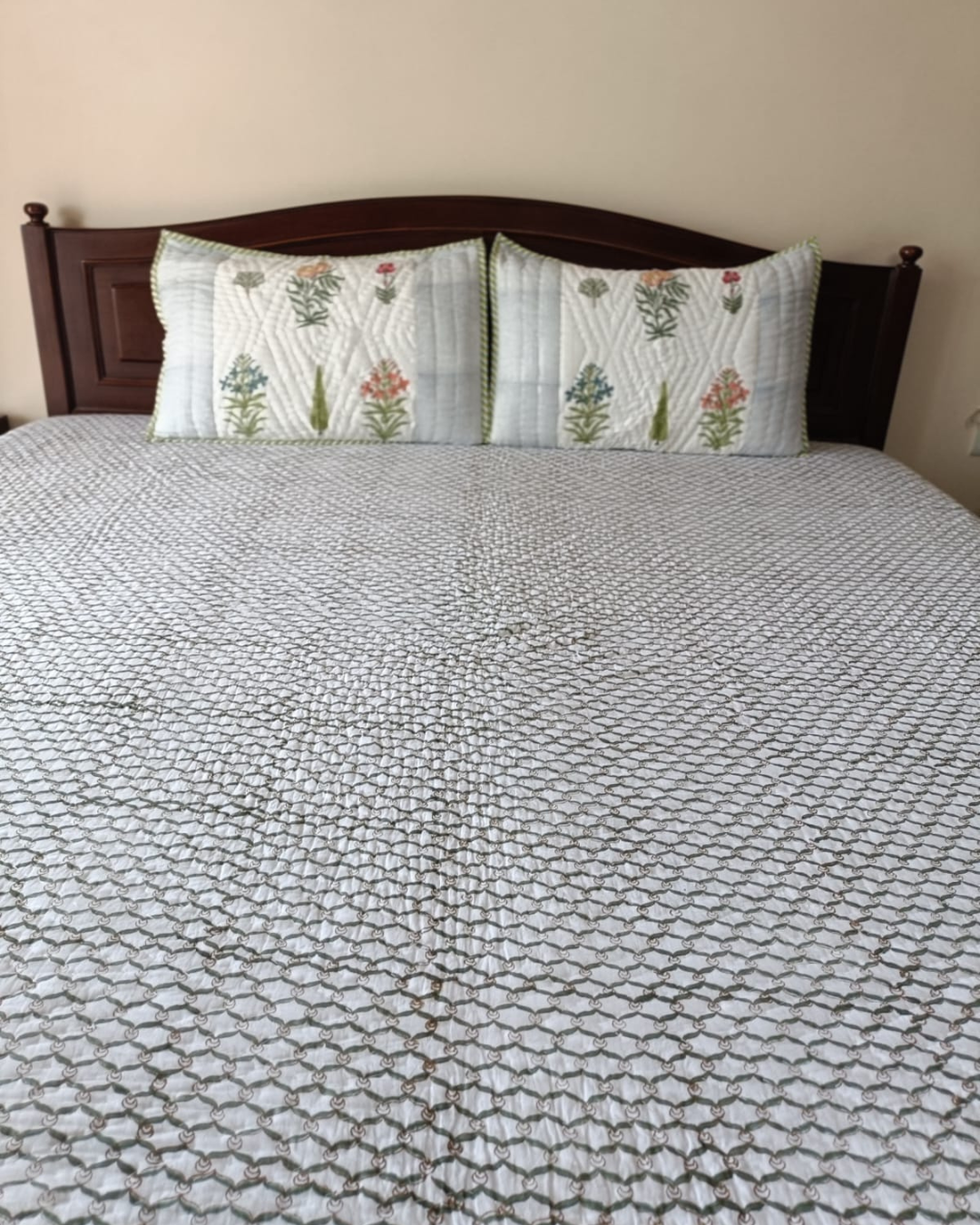 Blooming Jaipur Delight Comforter Set with 2 Pillow Covers