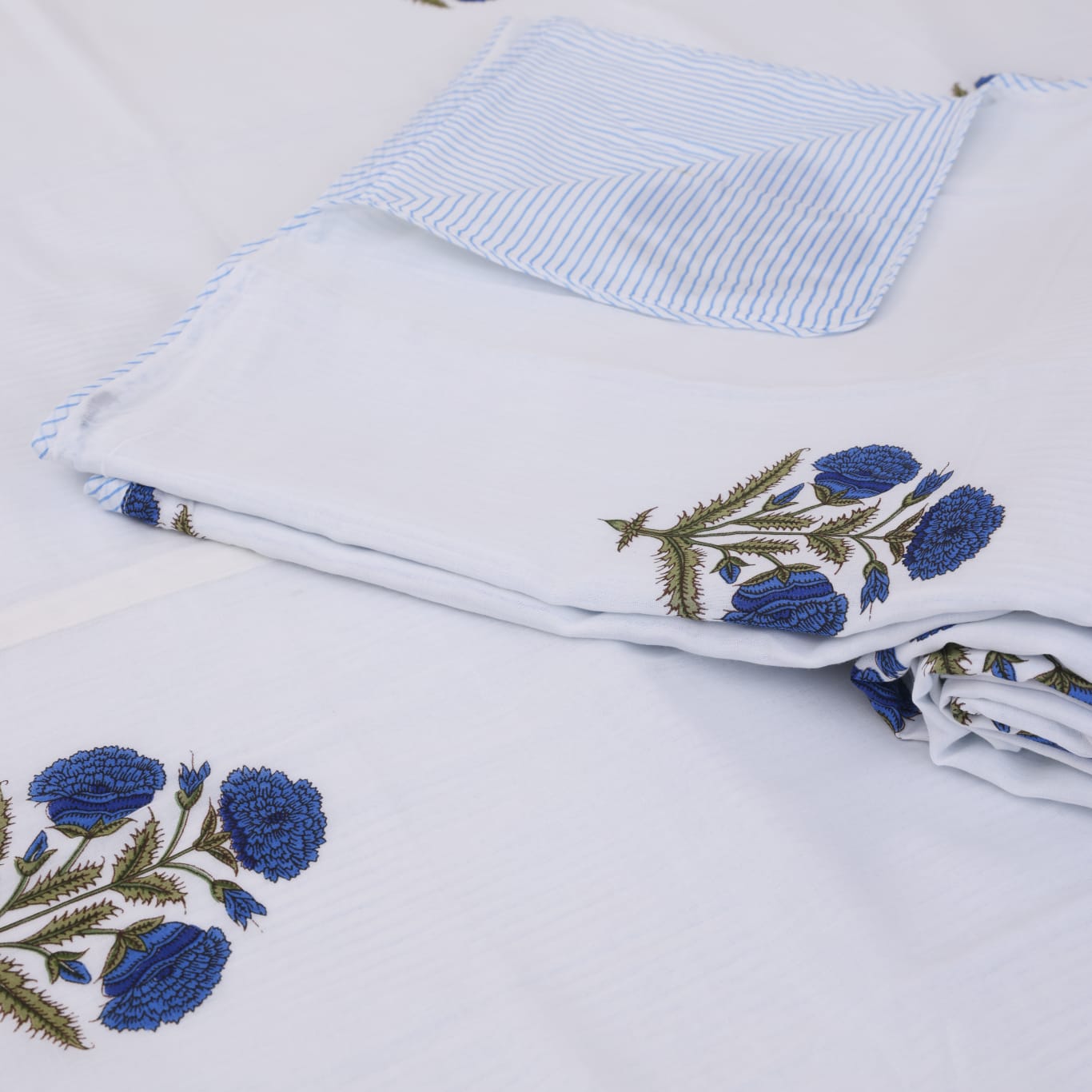 Blue Poppy Reversible Cotton Dohar with Pillow Covers