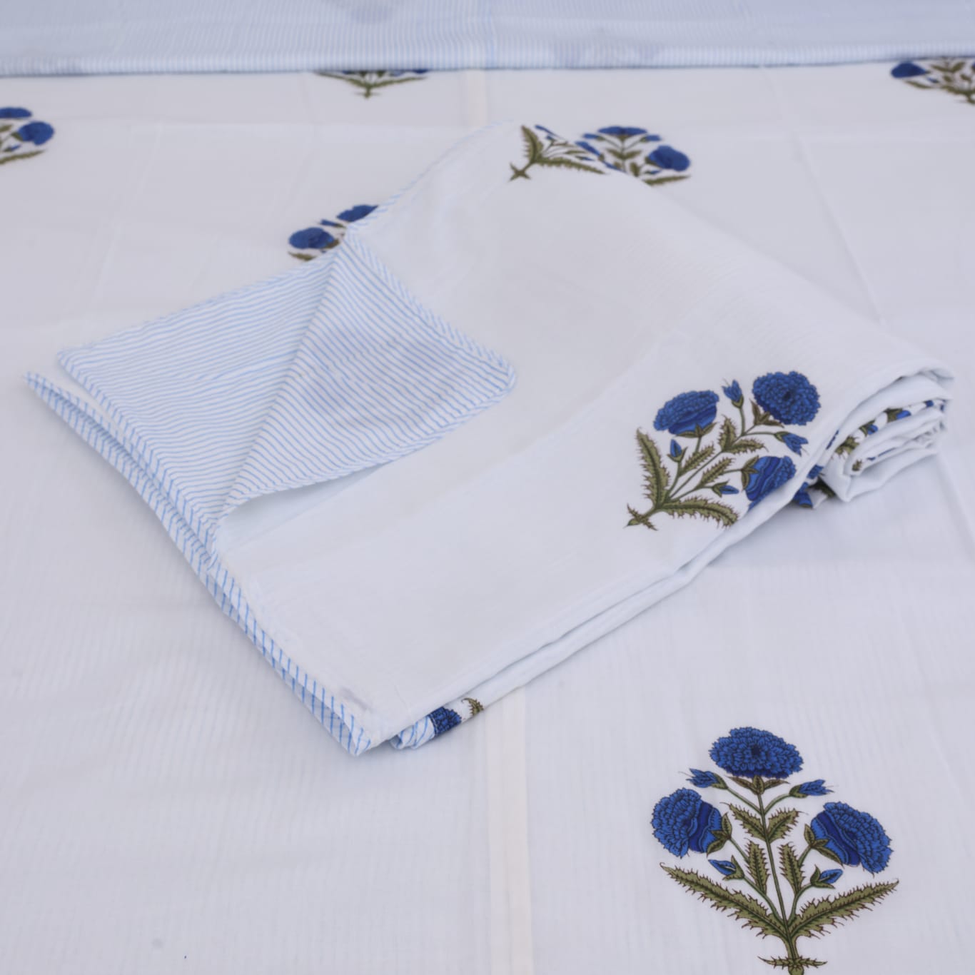Blue Poppy Reversible Cotton Dohar with Pillow Covers