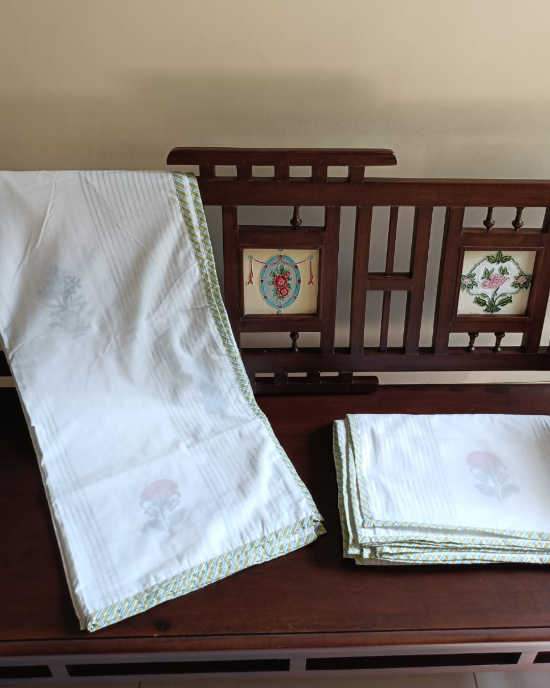 Elegant Green Floral Pattern Handcrafted Dohar