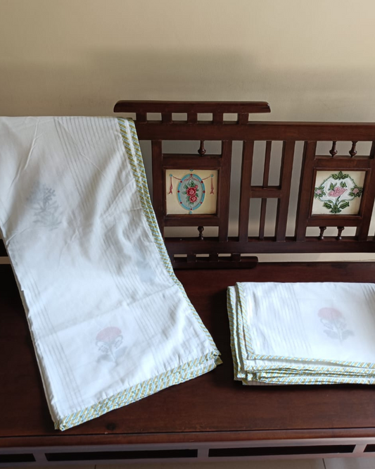 Elegant Green Floral Pattern Handcrafted Dohar