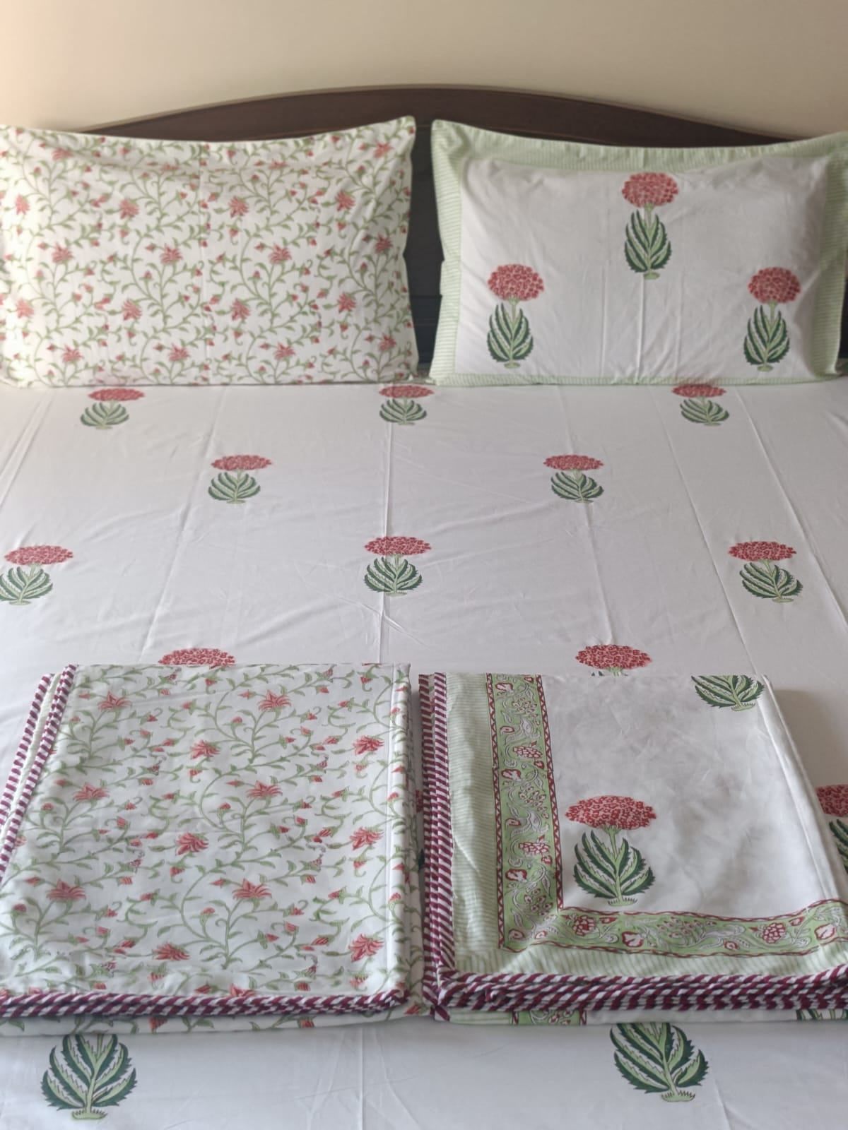 Soft Pink and Green Percale Cotton Bedsheet – 300 TC