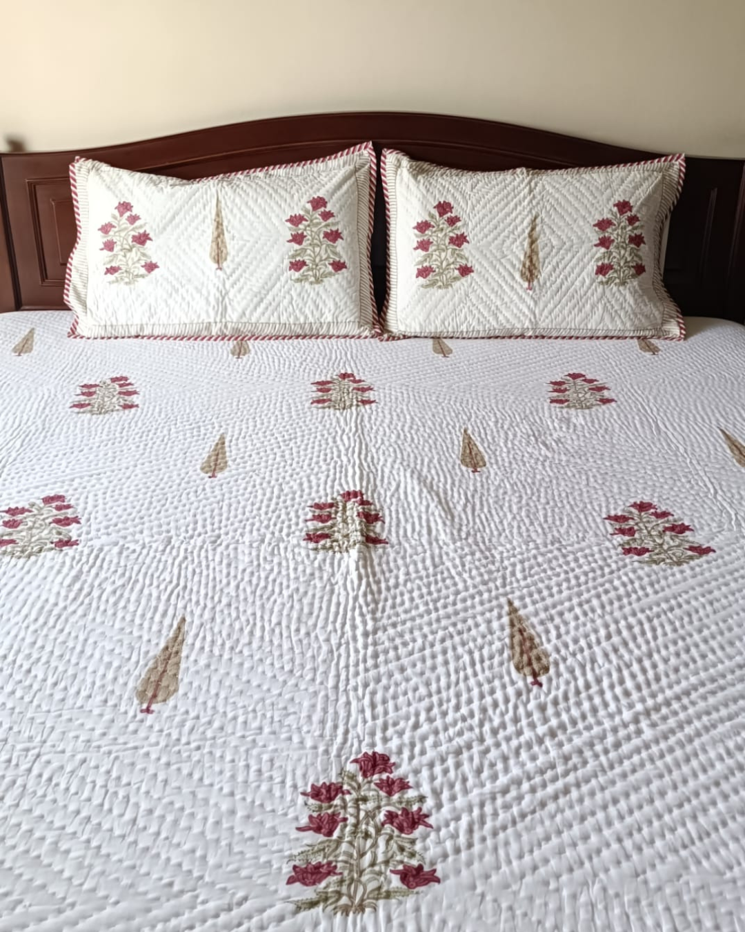 Aurora Floralia Elegant Comforter Set with 2 Pillow Covers