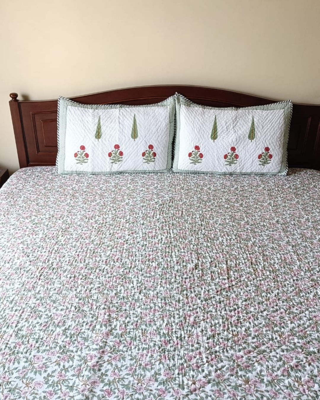 Gulnaar Dreams Floral  Comforter Set with 2 Pillow Covers