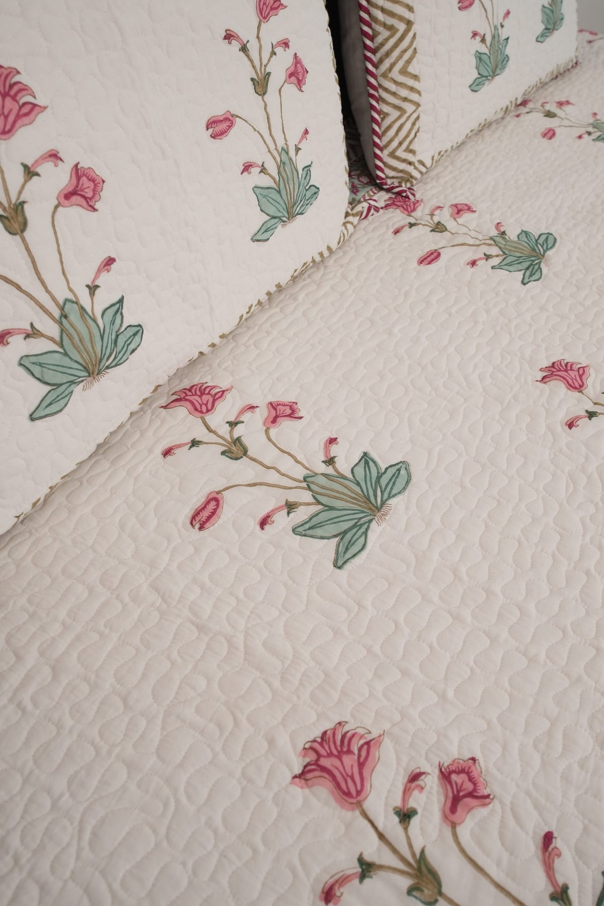 Big Peachish Pink Flower Handblock Quilted Comforter Set with 2 Pillow Covers