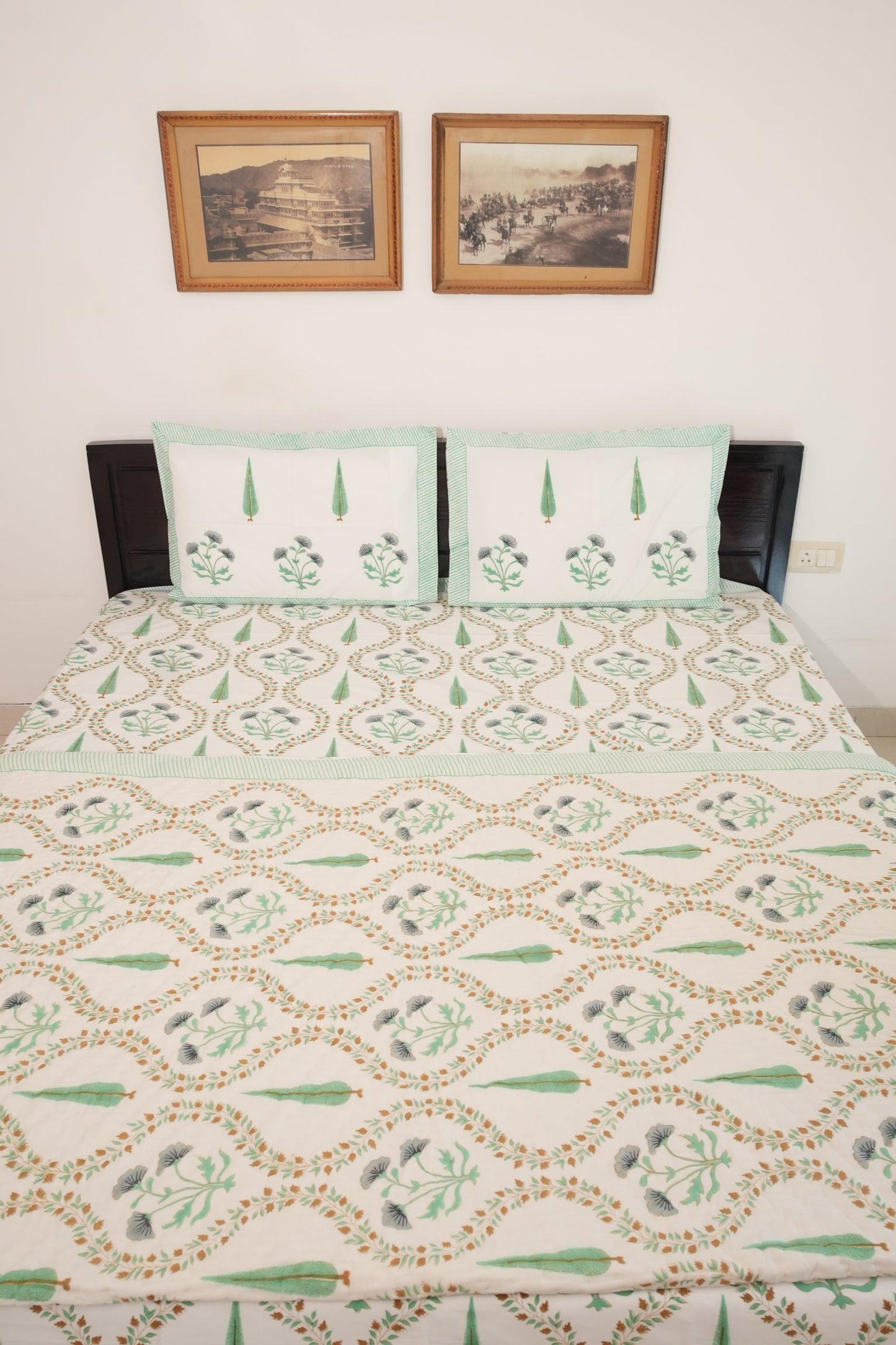 Light Green & Grey Jaal Handblock Cotton Percale 300 TC Bedsheet & Double Quilt Set