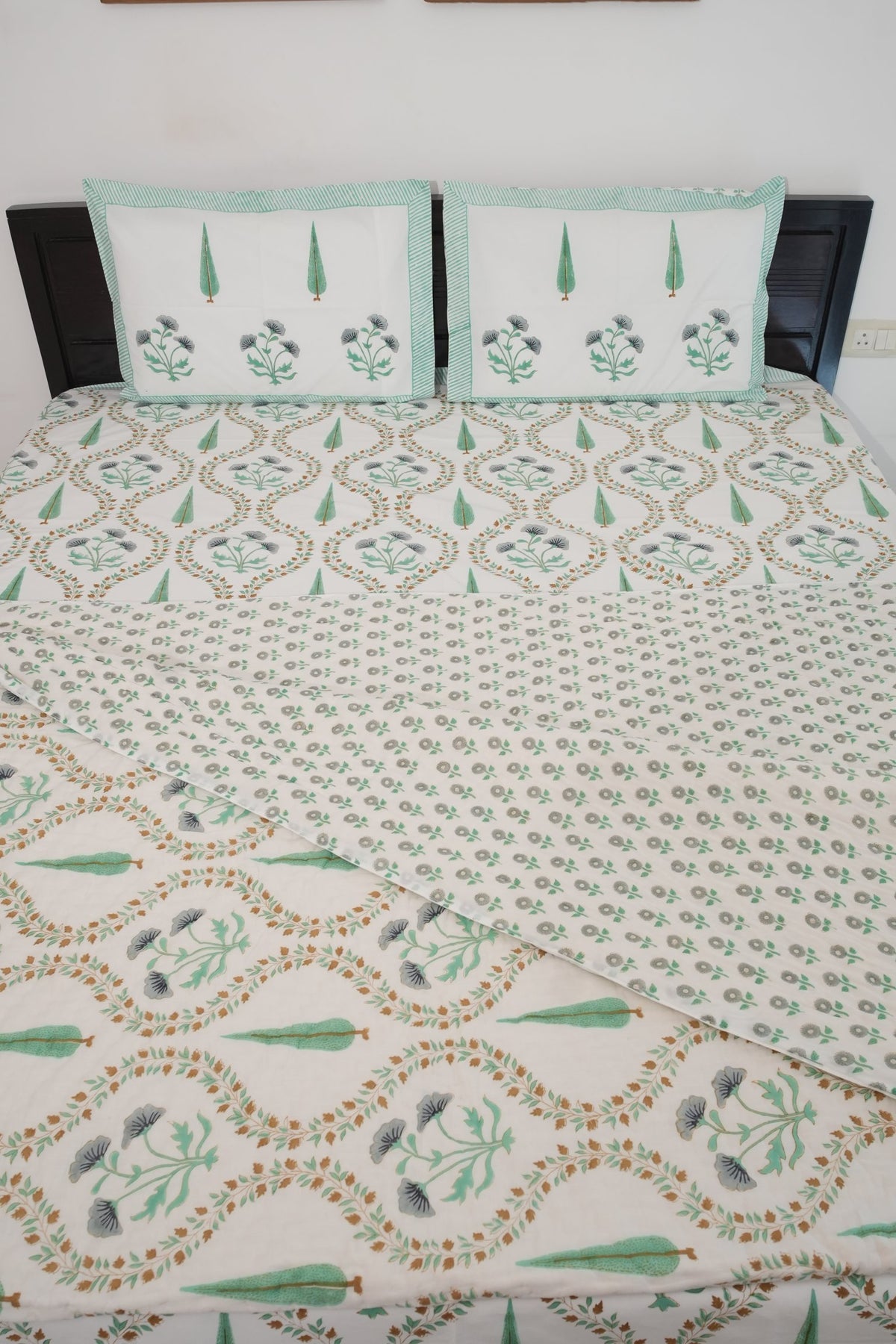Light Green & Grey Jaal Handblock Cotton Percale 300 TC Bedsheet & Double Quilt Set