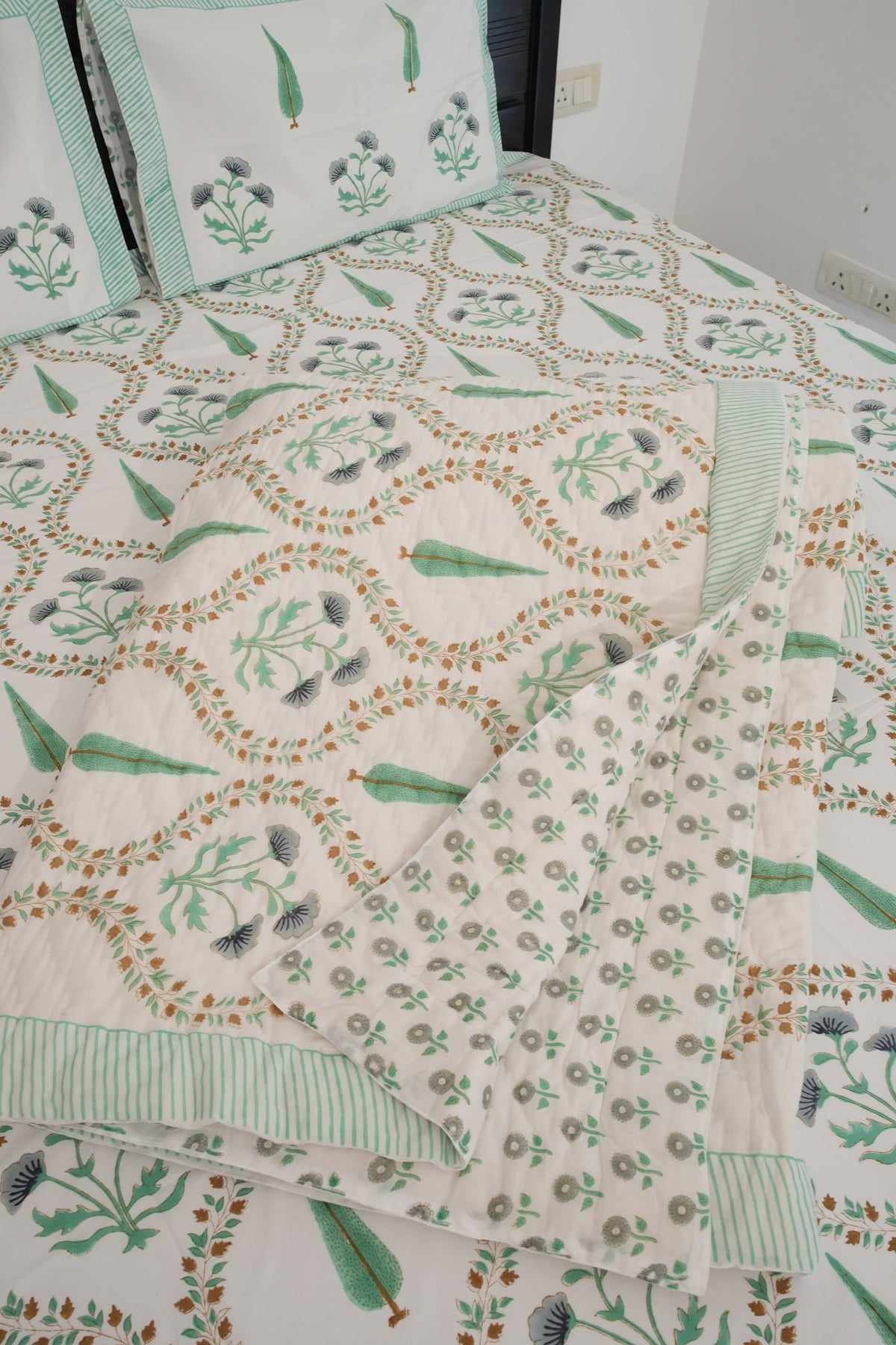 Light Green & Grey Jaal Handblock Cotton Percale 300 TC Bedsheet & Double Quilt Set