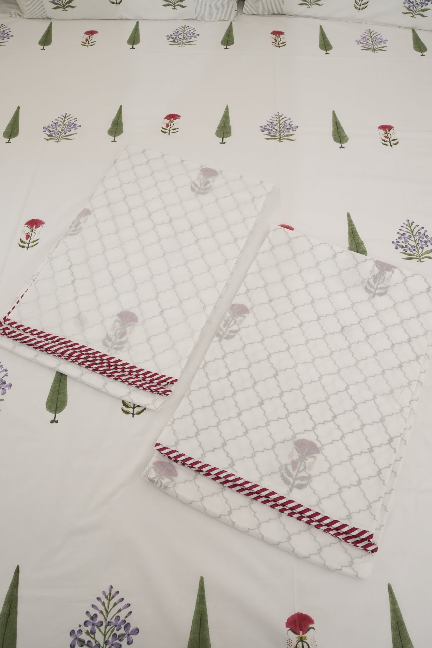 3D Floral Green Leaf & Small Red and Purple Flower Handblock Cotton Percale 300 TC Bedsheet & Single Pair Dohar Set