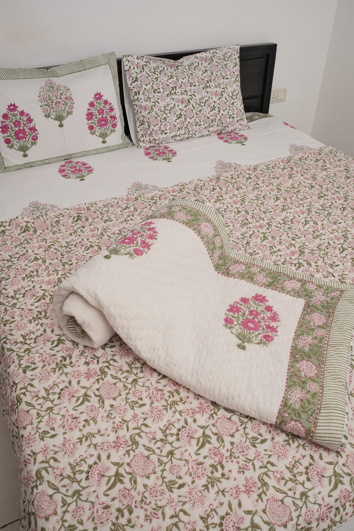 Big Pink Flower Handblock Cotton Percale 300 TC Bedsheet & Single Pair Quilt Set