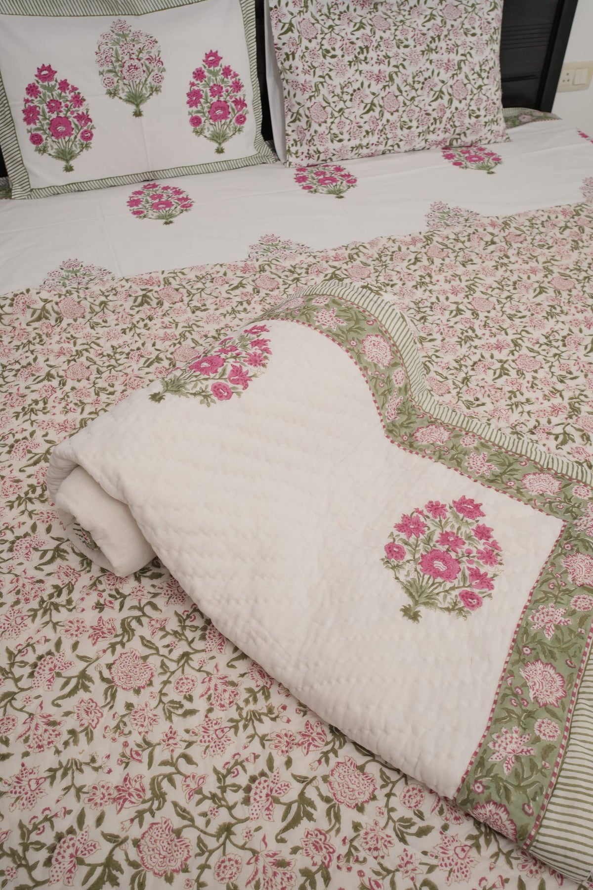 Big Pink Flower Handblock Cotton Percale 300 TC Bedsheet & Single Pair Quilt Set